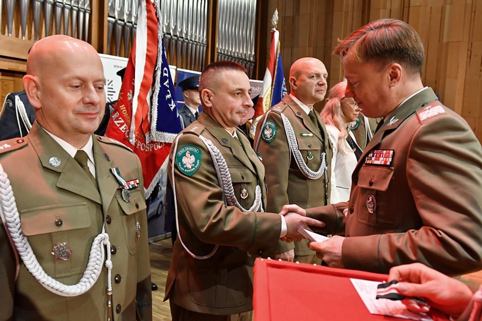 Zdjęcie w galerii na portalu naszraciborz.pl: Uroczystość z okazji Narodowego Święta Niepodległości w Śląskim Oddziale Straży Granicznej wiadomości z regionu