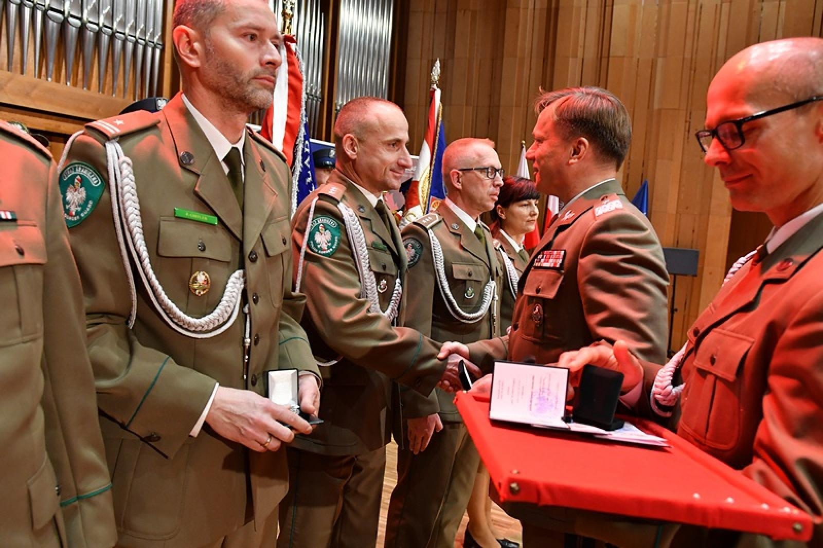 Zdjęcie w galerii na portalu naszraciborz.pl: Uroczystość z okazji Narodowego Święta Niepodległości w Śląskim Oddziale Straży Granicznej wiadomości z regionu