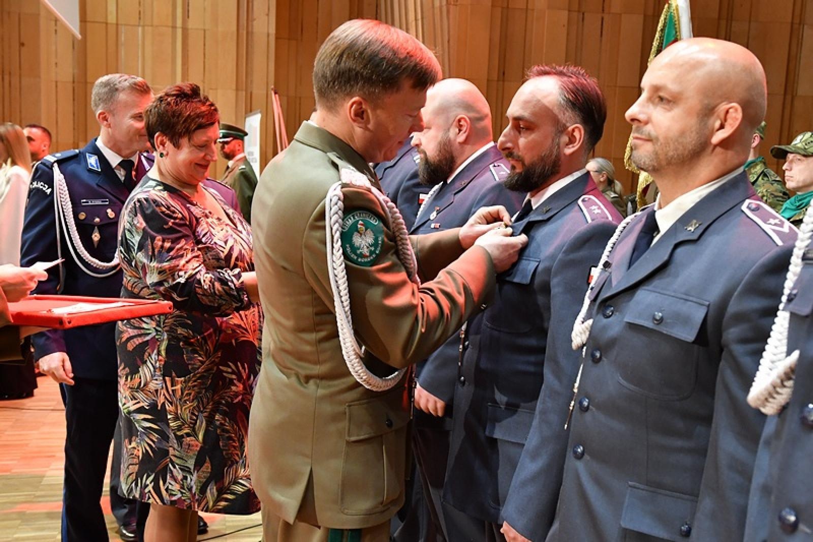 Zdjęcie w galerii na portalu naszraciborz.pl: Uroczystość z okazji Narodowego Święta Niepodległości w Śląskim Oddziale Straży Granicznej wiadomości z regionu