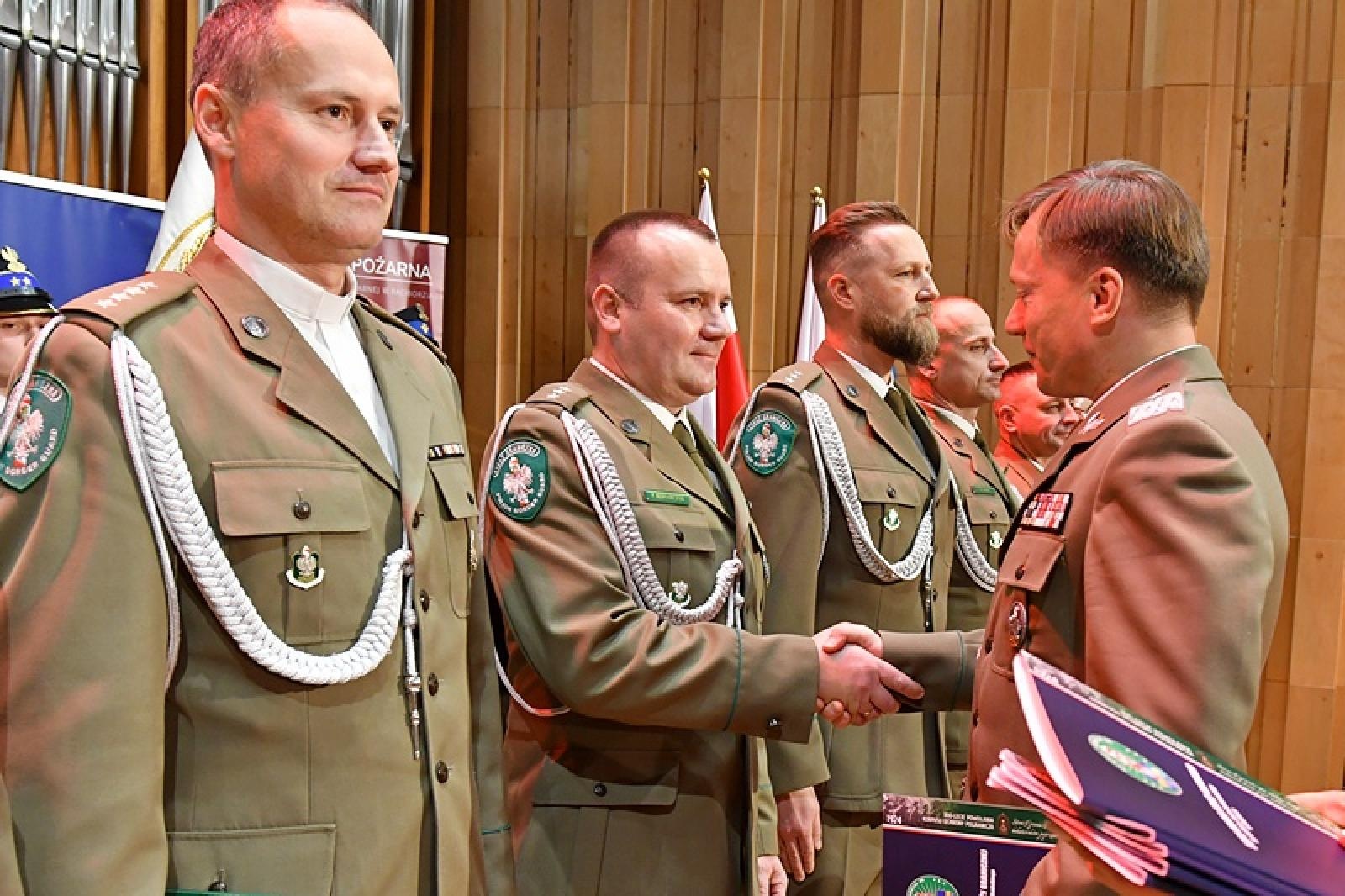 Zdjęcie w galerii na portalu naszraciborz.pl: Uroczystość z okazji Narodowego Święta Niepodległości w Śląskim Oddziale Straży Granicznej wiadomości z regionu