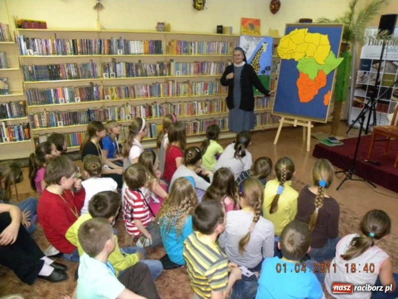 Zdjęcie w galerii na portalu naszraciborz.pl: Odwiedzili mumię nocą...  wiadomości z regionu