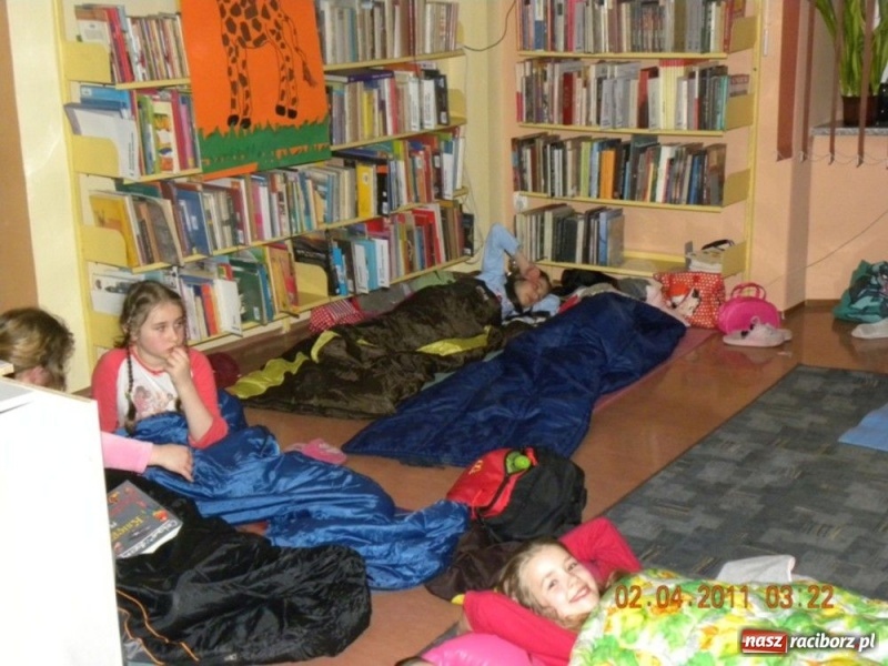 Zdjęcie w galerii na portalu naszraciborz.pl: Odwiedzili mumię nocą...  wiadomości z regionu