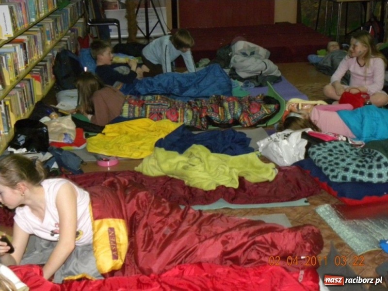 Zdjęcie w galerii na portalu naszraciborz.pl: Odwiedzili mumię nocą...  wiadomości z regionu