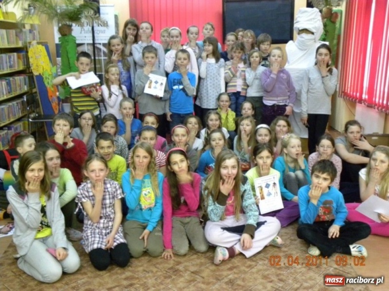 Zdjęcie w galerii na portalu naszraciborz.pl: Odwiedzili mumię nocą...  wiadomości z regionu