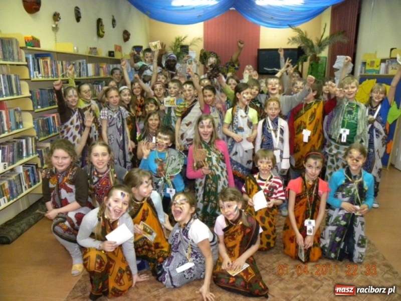 Zdjęcie w galerii na portalu naszraciborz.pl: Odwiedzili mumię nocą...  wiadomości z regionu