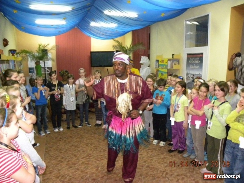 Zdjęcie w galerii na portalu naszraciborz.pl: Odwiedzili mumię nocą...  wiadomości z regionu