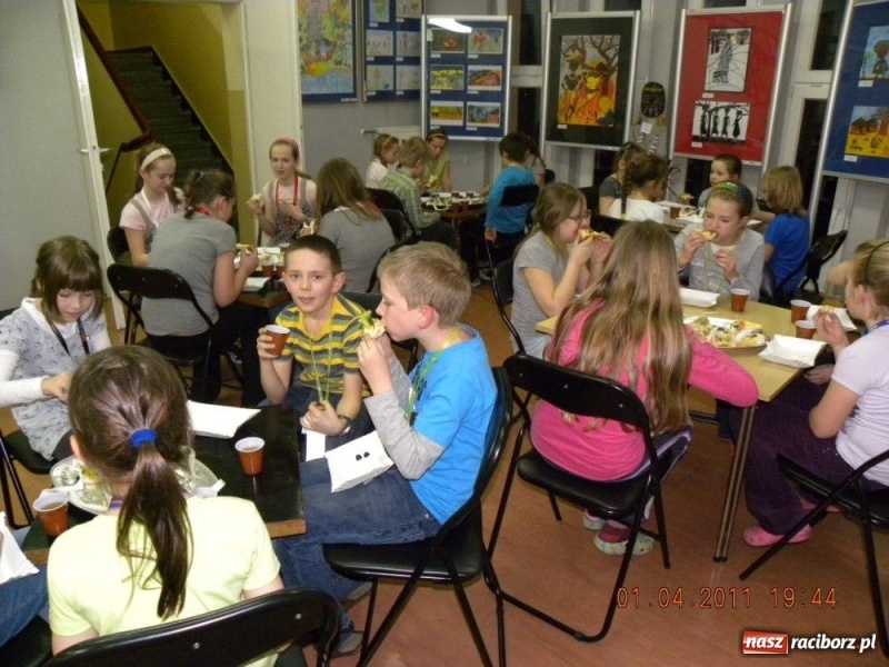 Zdjęcie w galerii na portalu naszraciborz.pl: Odwiedzili mumię nocą...  wiadomości z regionu