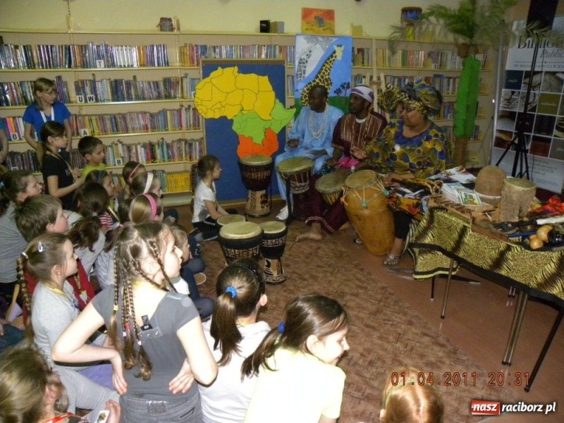 Zdjęcie w galerii na portalu naszraciborz.pl: Odwiedzili mumię nocą...  wiadomości z regionu