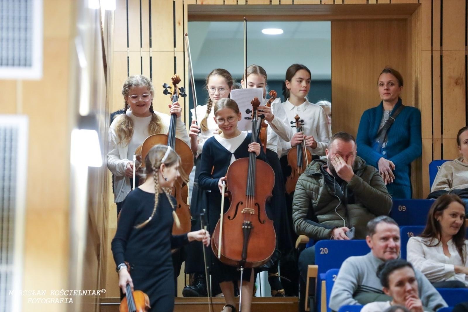 Zdjęcie w galerii na portalu naszraciborz.pl: Polska muzyka w blasku Niepodległości – koncert w raciborskiej Państwowej Szkole Muzycznej wiadomości z regionu