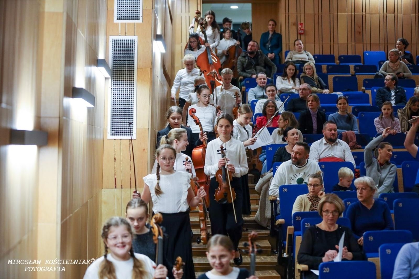 Zdjęcie w galerii na portalu naszraciborz.pl: Polska muzyka w blasku Niepodległości – koncert w raciborskiej Państwowej Szkole Muzycznej wiadomości z regionu
