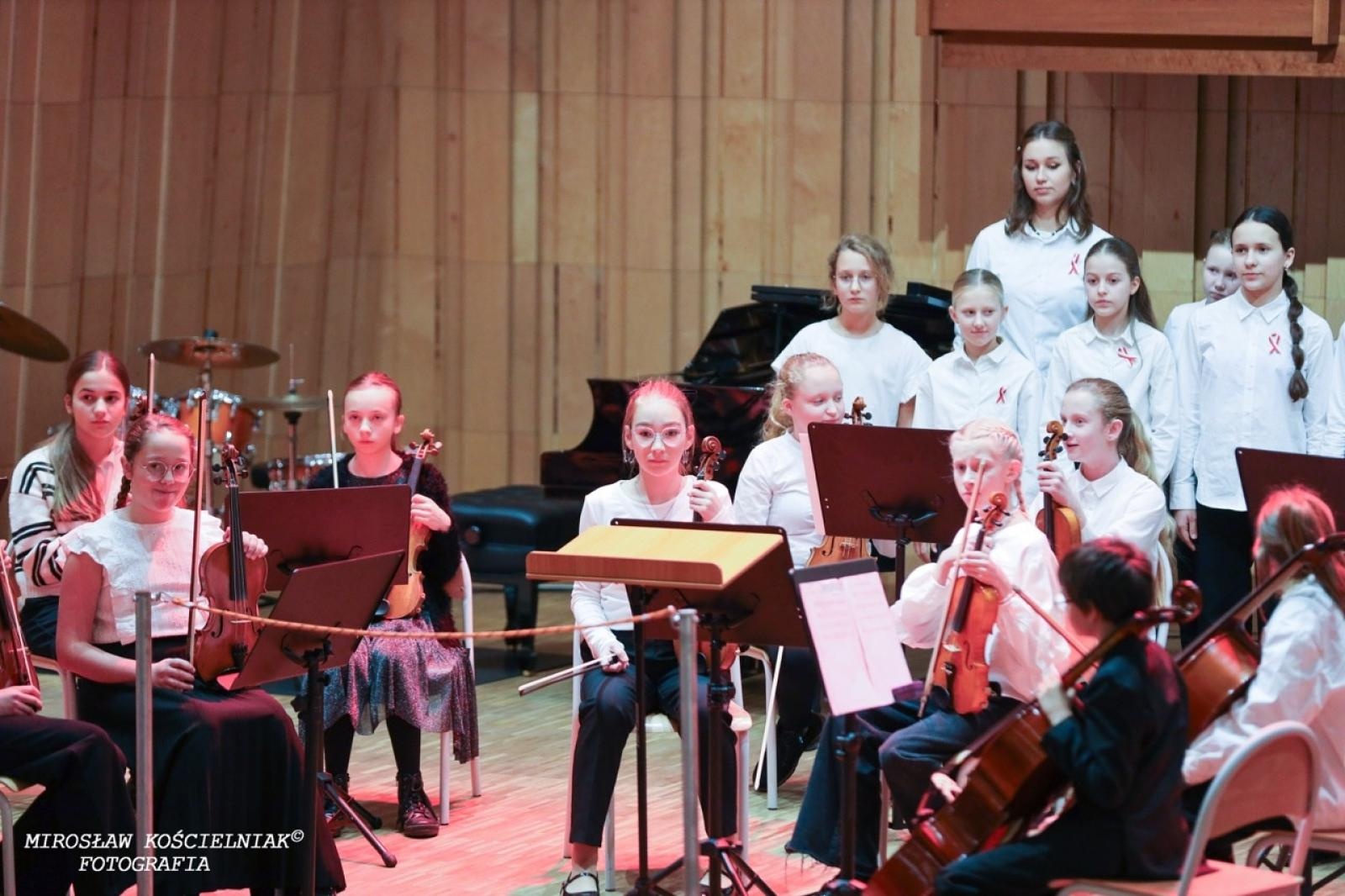 Zdjęcie w galerii na portalu naszraciborz.pl: Polska muzyka w blasku Niepodległości – koncert w raciborskiej Państwowej Szkole Muzycznej wiadomości z regionu