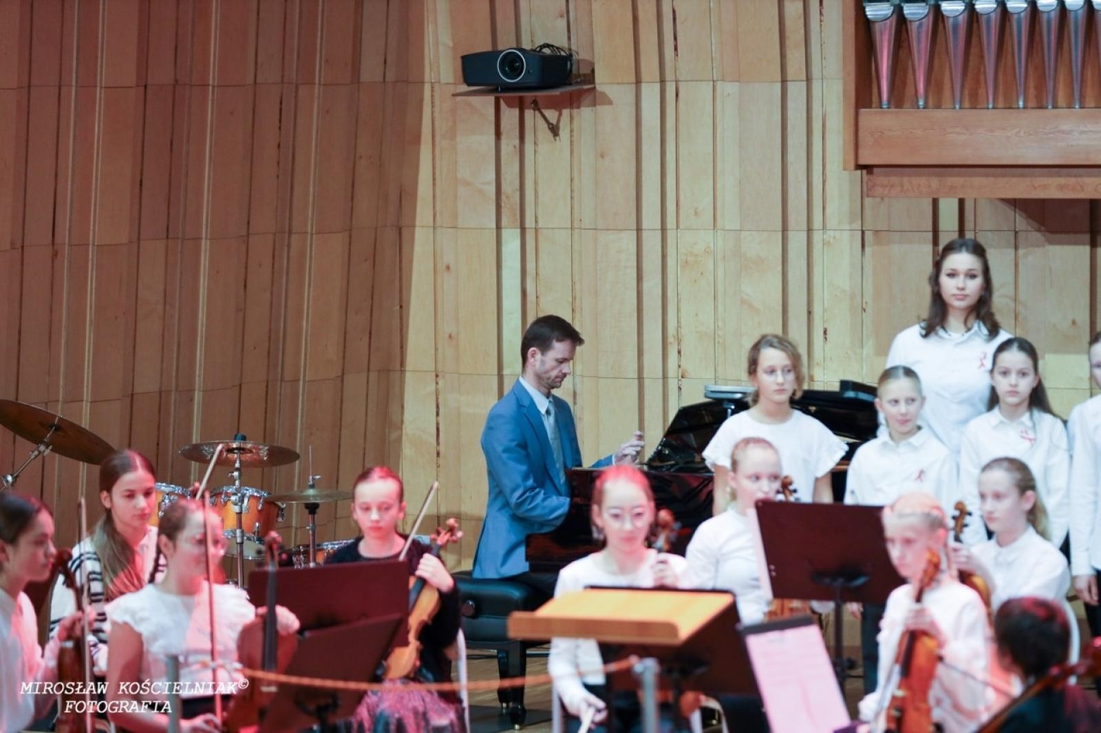 Zdjęcie w galerii na portalu naszraciborz.pl: Polska muzyka w blasku Niepodległości – koncert w raciborskiej Państwowej Szkole Muzycznej wiadomości z regionu