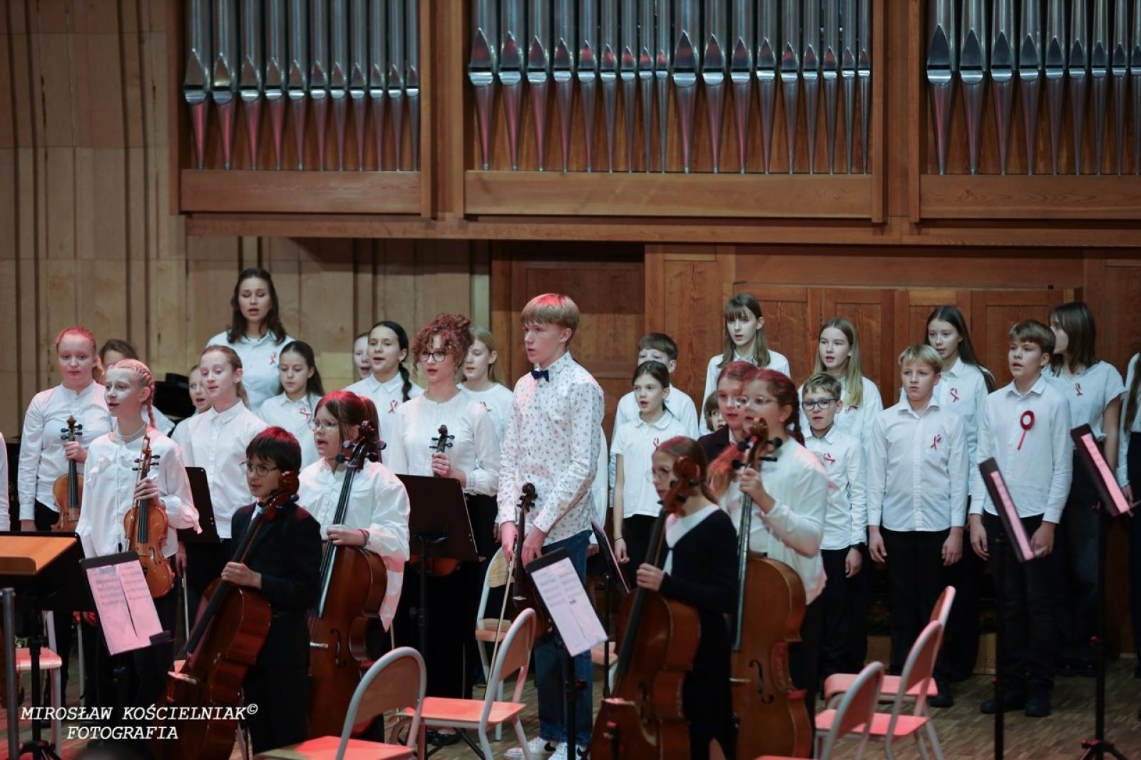 Zdjęcie w galerii na portalu naszraciborz.pl: Polska muzyka w blasku Niepodległości – koncert w raciborskiej Państwowej Szkole Muzycznej wiadomości z regionu