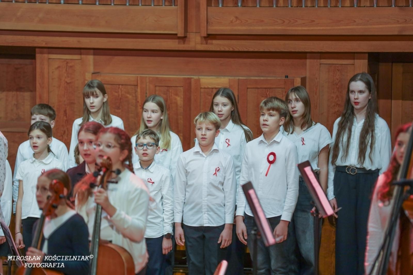 Zdjęcie w galerii na portalu naszraciborz.pl: Polska muzyka w blasku Niepodległości – koncert w raciborskiej Państwowej Szkole Muzycznej wiadomości z regionu