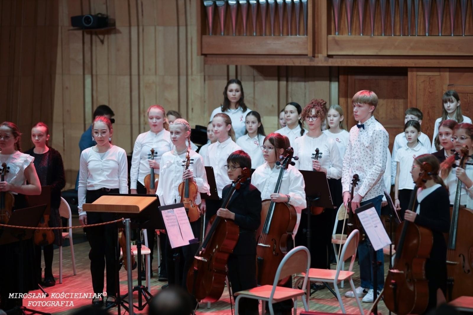 Zdjęcie w galerii na portalu naszraciborz.pl: Polska muzyka w blasku Niepodległości – koncert w raciborskiej Państwowej Szkole Muzycznej wiadomości z regionu