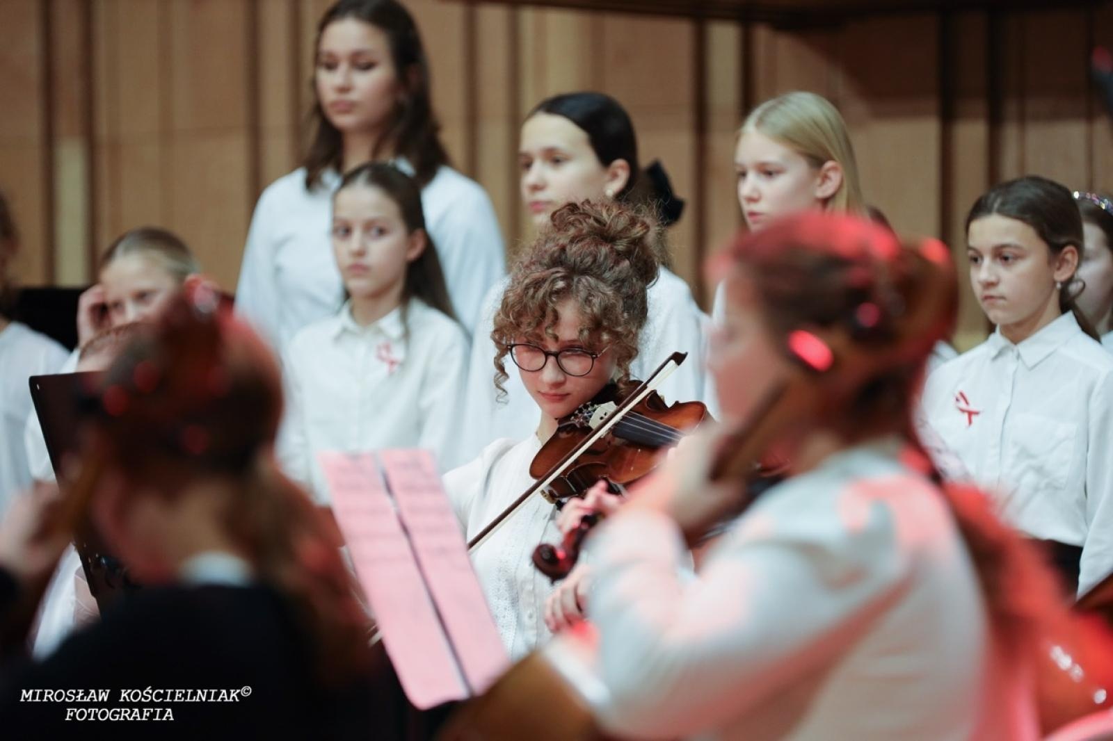 Zdjęcie w galerii na portalu naszraciborz.pl: Polska muzyka w blasku Niepodległości – koncert w raciborskiej Państwowej Szkole Muzycznej wiadomości z regionu