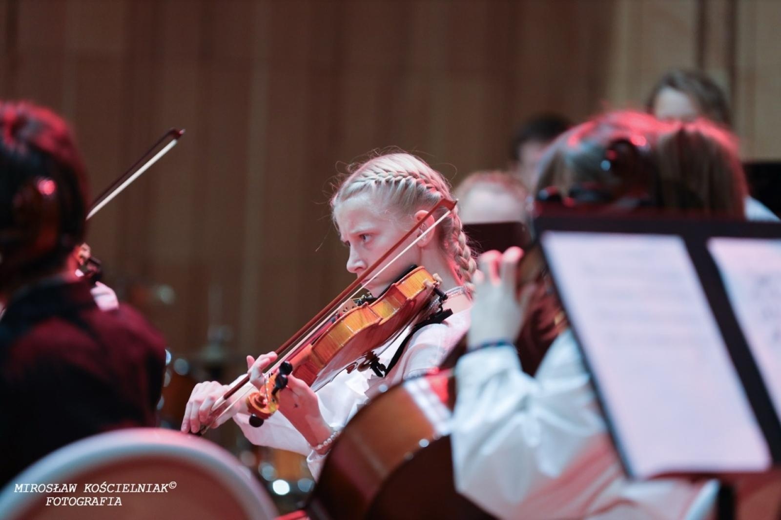 Zdjęcie w galerii na portalu naszraciborz.pl: Polska muzyka w blasku Niepodległości – koncert w raciborskiej Państwowej Szkole Muzycznej wiadomości z regionu