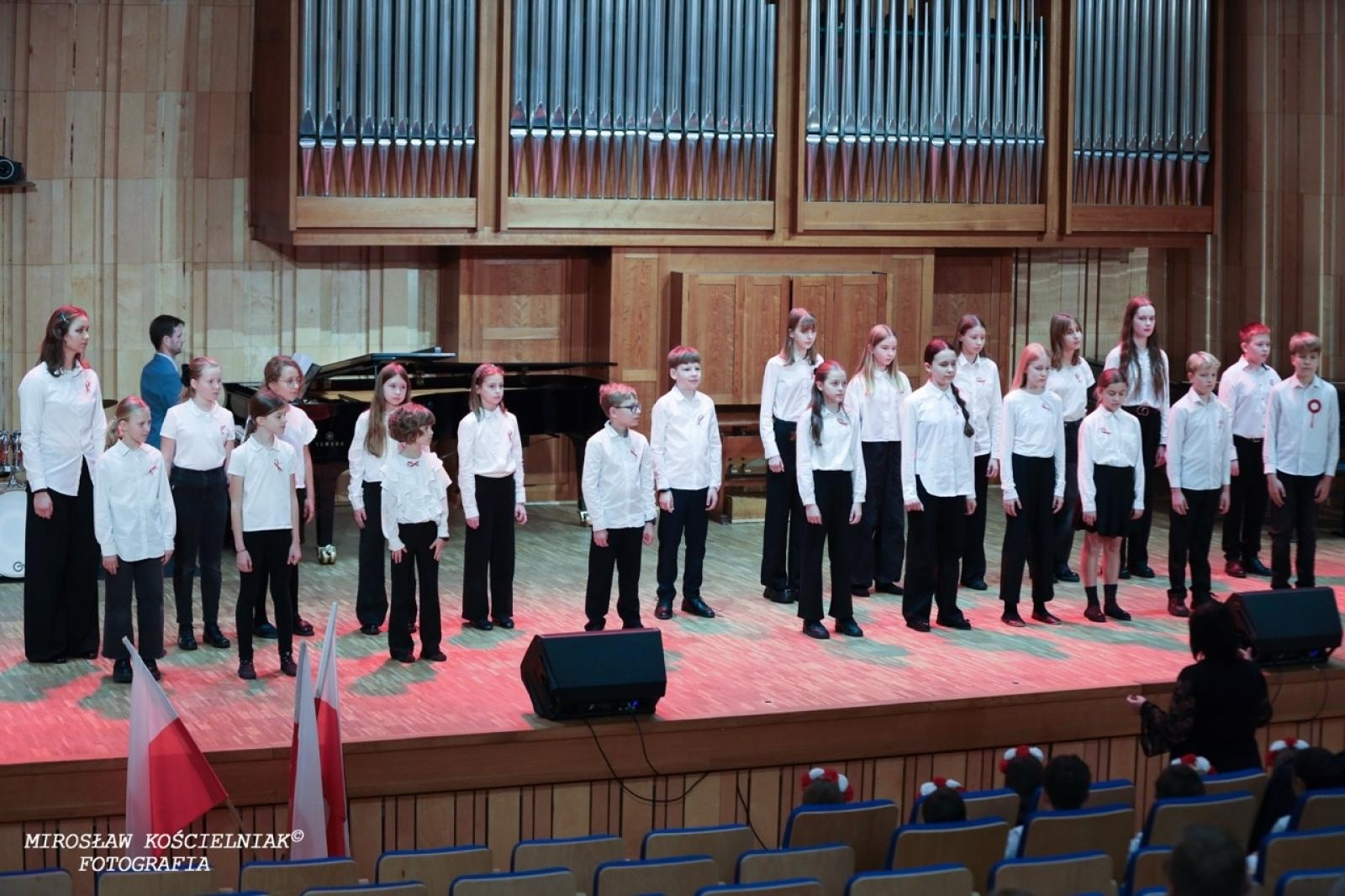 Zdjęcie w galerii na portalu naszraciborz.pl: Polska muzyka w blasku Niepodległości – koncert w raciborskiej Państwowej Szkole Muzycznej wiadomości z regionu