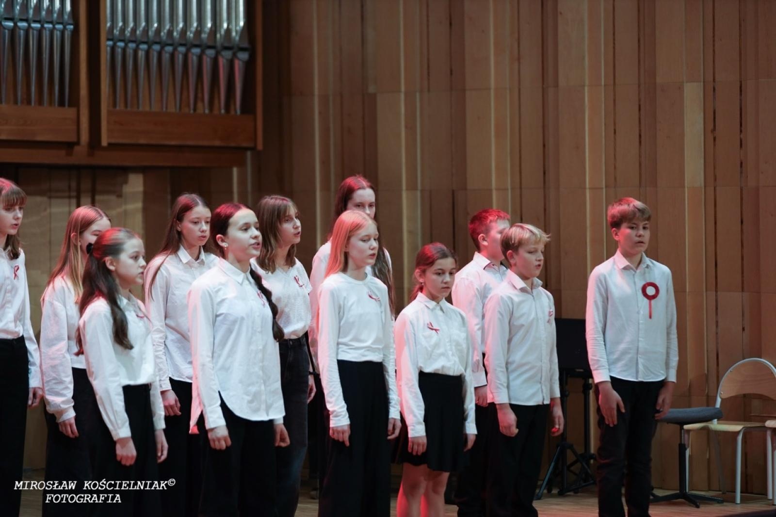 Zdjęcie w galerii na portalu naszraciborz.pl: Polska muzyka w blasku Niepodległości – koncert w raciborskiej Państwowej Szkole Muzycznej wiadomości z regionu