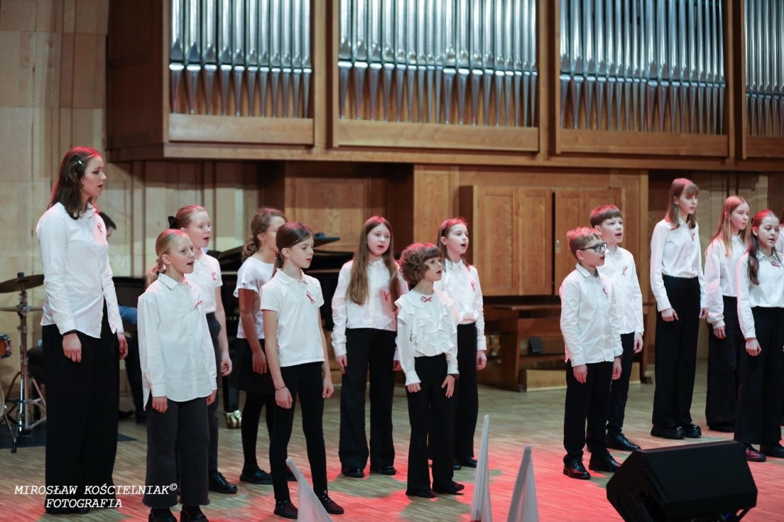 Zdjęcie w galerii na portalu naszraciborz.pl: Polska muzyka w blasku Niepodległości – koncert w raciborskiej Państwowej Szkole Muzycznej wiadomości z regionu