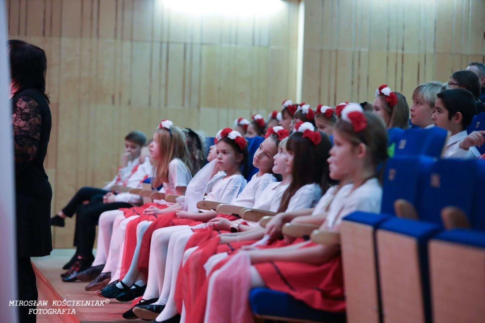 Zdjęcie w galerii na portalu naszraciborz.pl: Polska muzyka w blasku Niepodległości – koncert w raciborskiej Państwowej Szkole Muzycznej wiadomości z regionu