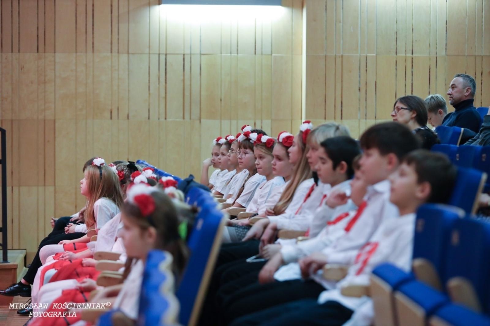 Zdjęcie w galerii na portalu naszraciborz.pl: Polska muzyka w blasku Niepodległości – koncert w raciborskiej Państwowej Szkole Muzycznej wiadomości z regionu