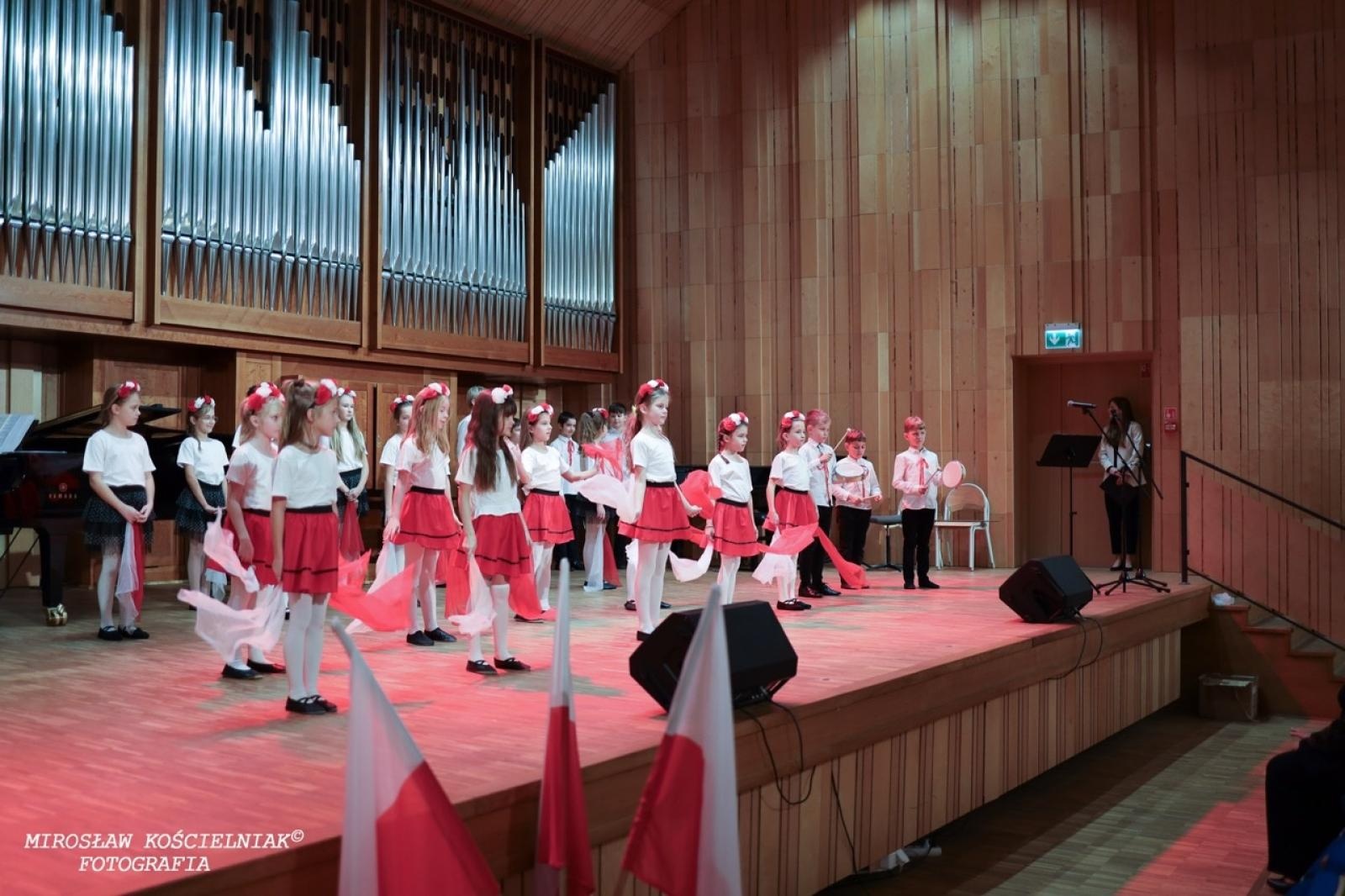 Zdjęcie w galerii na portalu naszraciborz.pl: Polska muzyka w blasku Niepodległości – koncert w raciborskiej Państwowej Szkole Muzycznej wiadomości z regionu