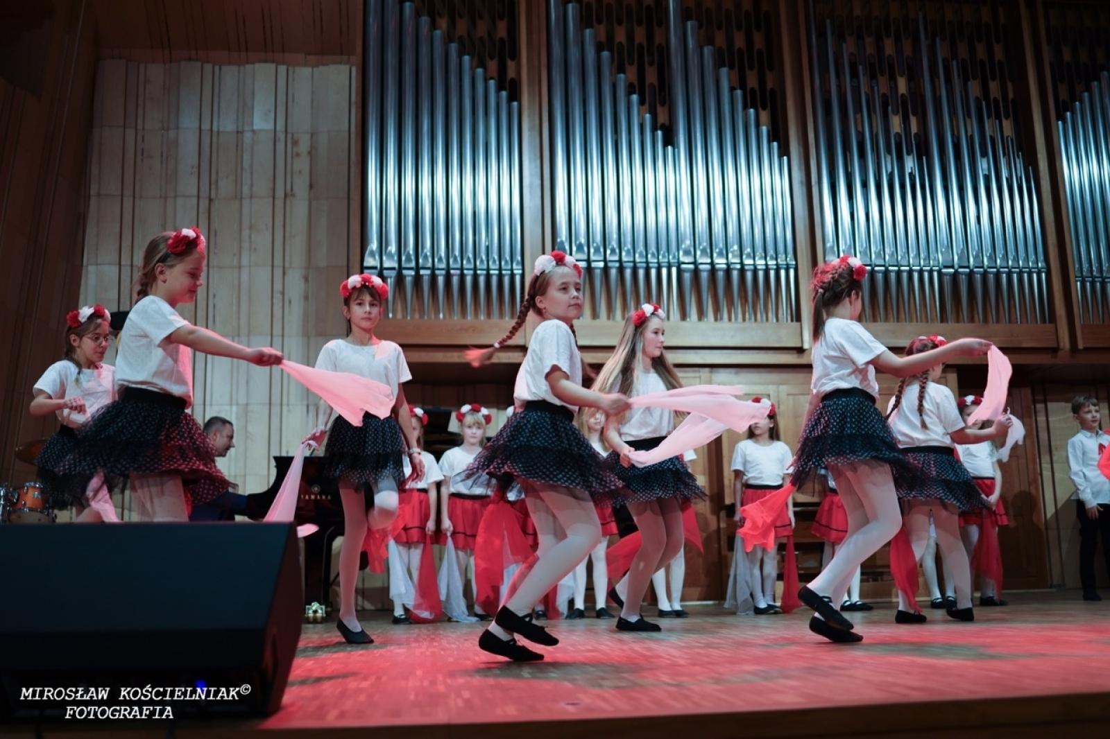 Zdjęcie w galerii na portalu naszraciborz.pl: Polska muzyka w blasku Niepodległości – koncert w raciborskiej Państwowej Szkole Muzycznej wiadomości z regionu