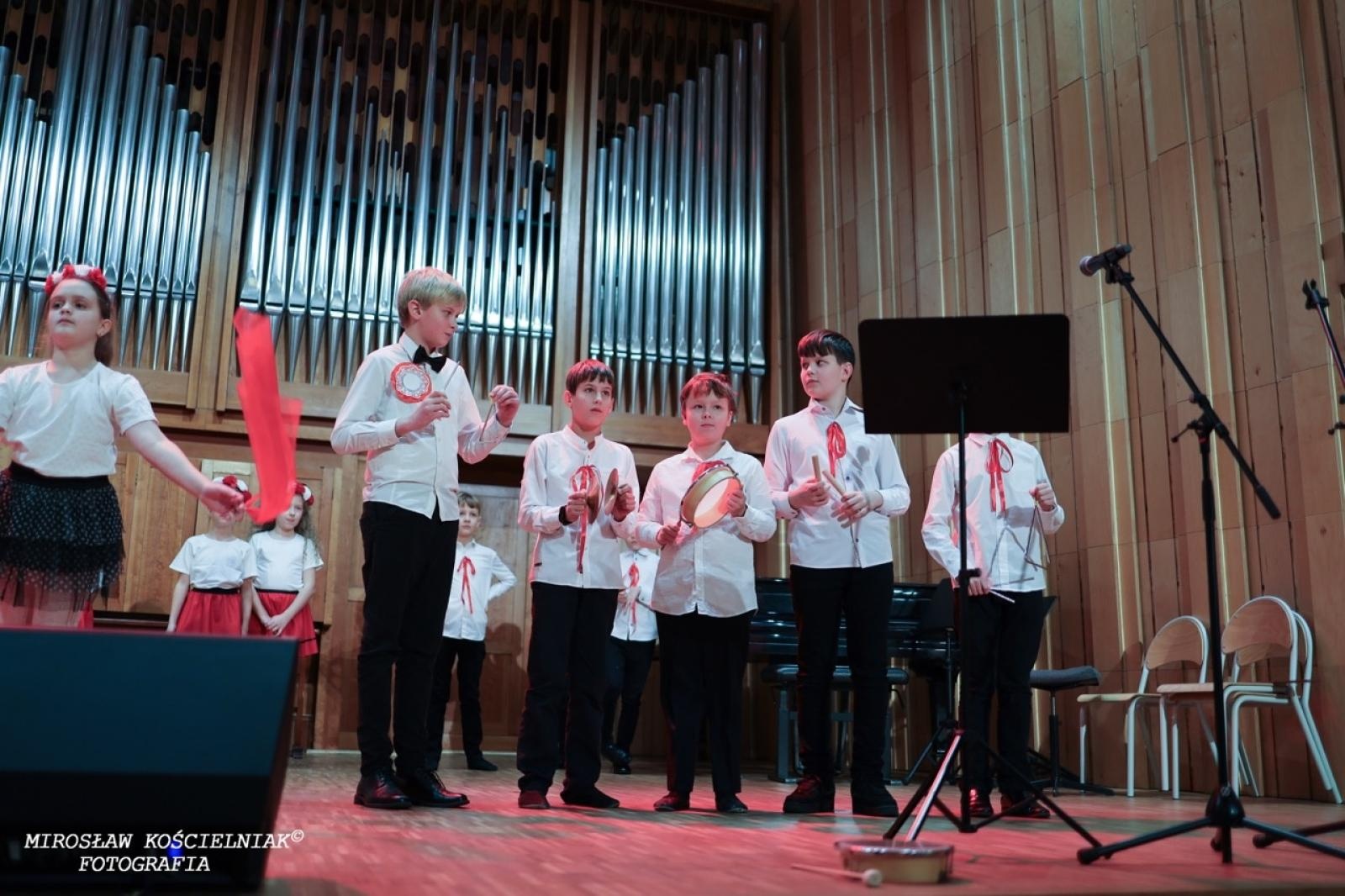 Zdjęcie w galerii na portalu naszraciborz.pl: Polska muzyka w blasku Niepodległości – koncert w raciborskiej Państwowej Szkole Muzycznej wiadomości z regionu
