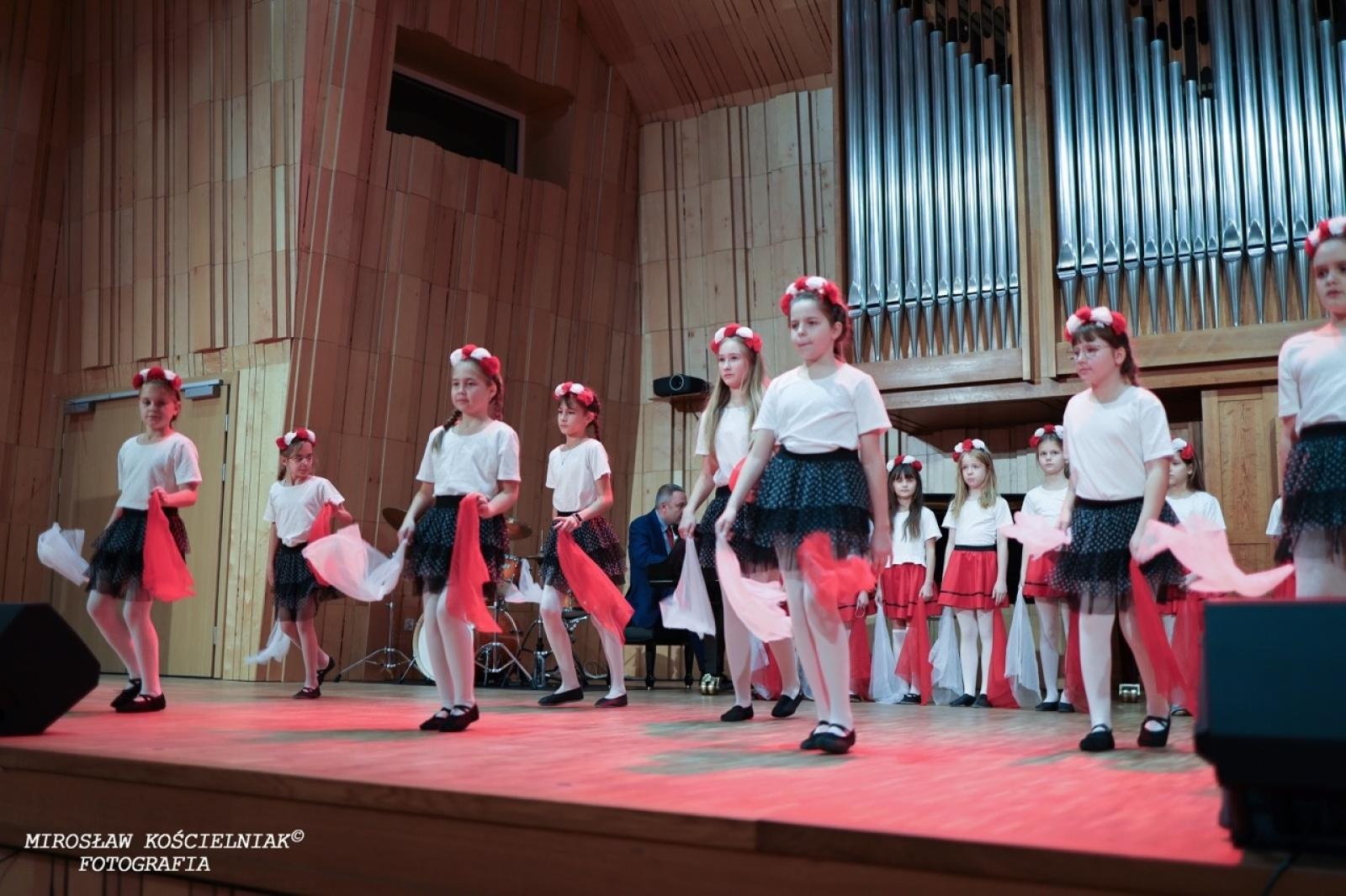 Zdjęcie w galerii na portalu naszraciborz.pl: Polska muzyka w blasku Niepodległości – koncert w raciborskiej Państwowej Szkole Muzycznej wiadomości z regionu