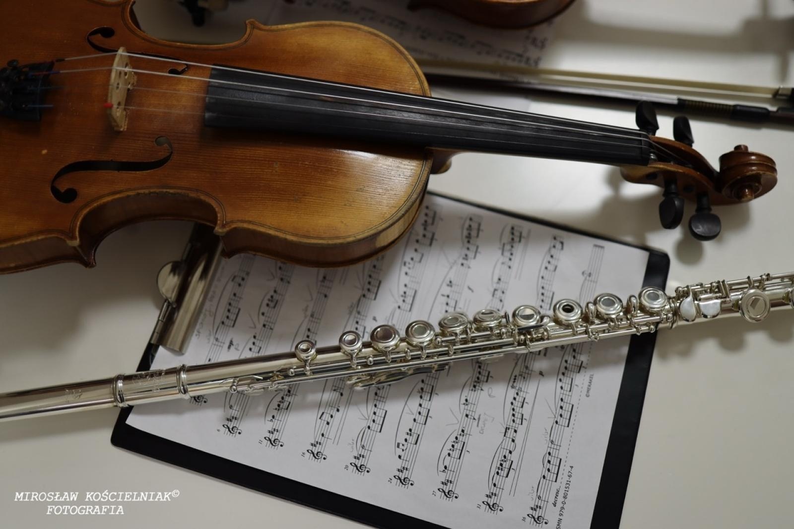 Zdjęcie w galerii na portalu naszraciborz.pl: Polska muzyka w blasku Niepodległości – koncert w raciborskiej Państwowej Szkole Muzycznej wiadomości z regionu