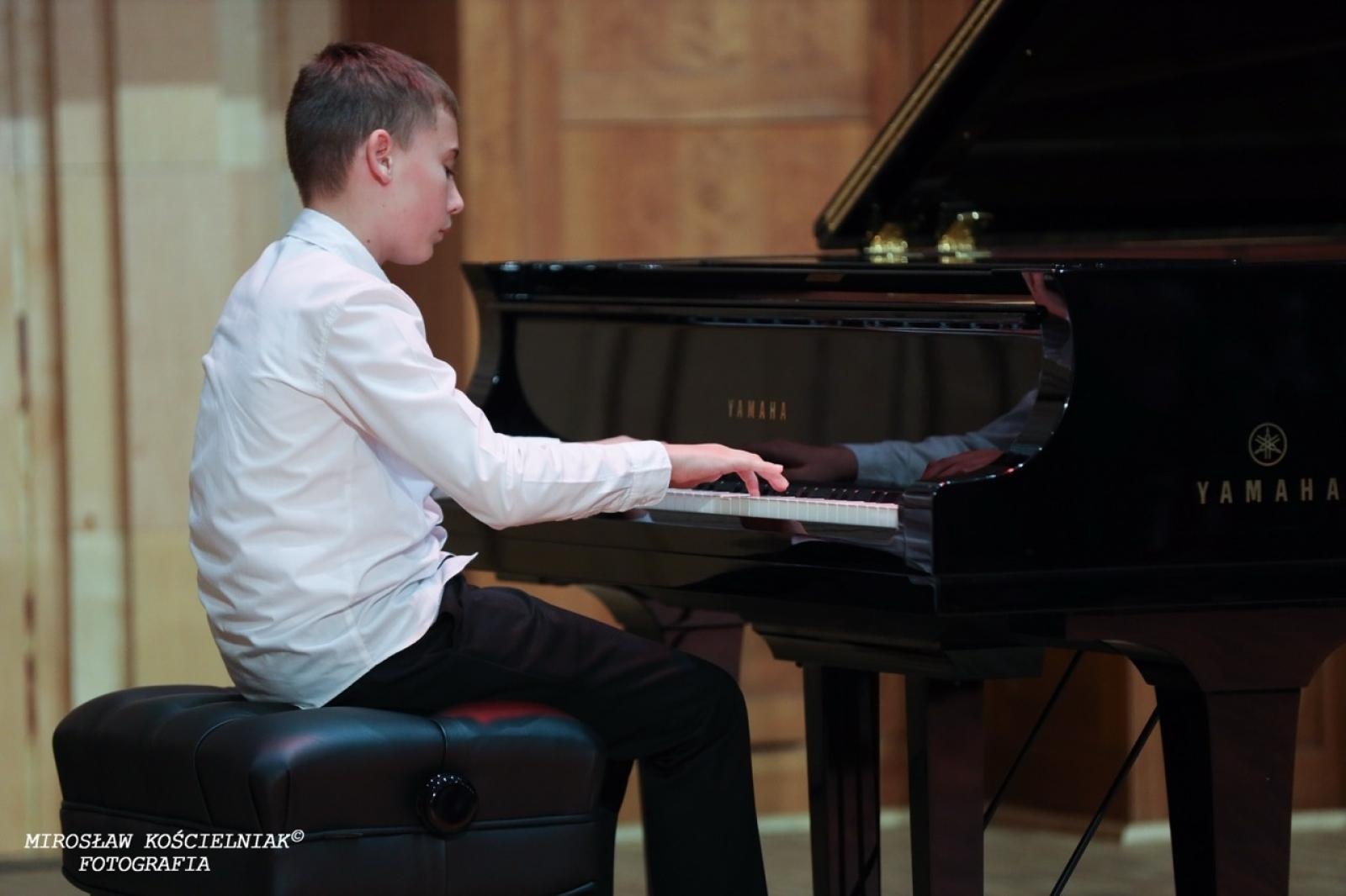 Zdjęcie w galerii na portalu naszraciborz.pl: Polska muzyka w blasku Niepodległości – koncert w raciborskiej Państwowej Szkole Muzycznej wiadomości z regionu