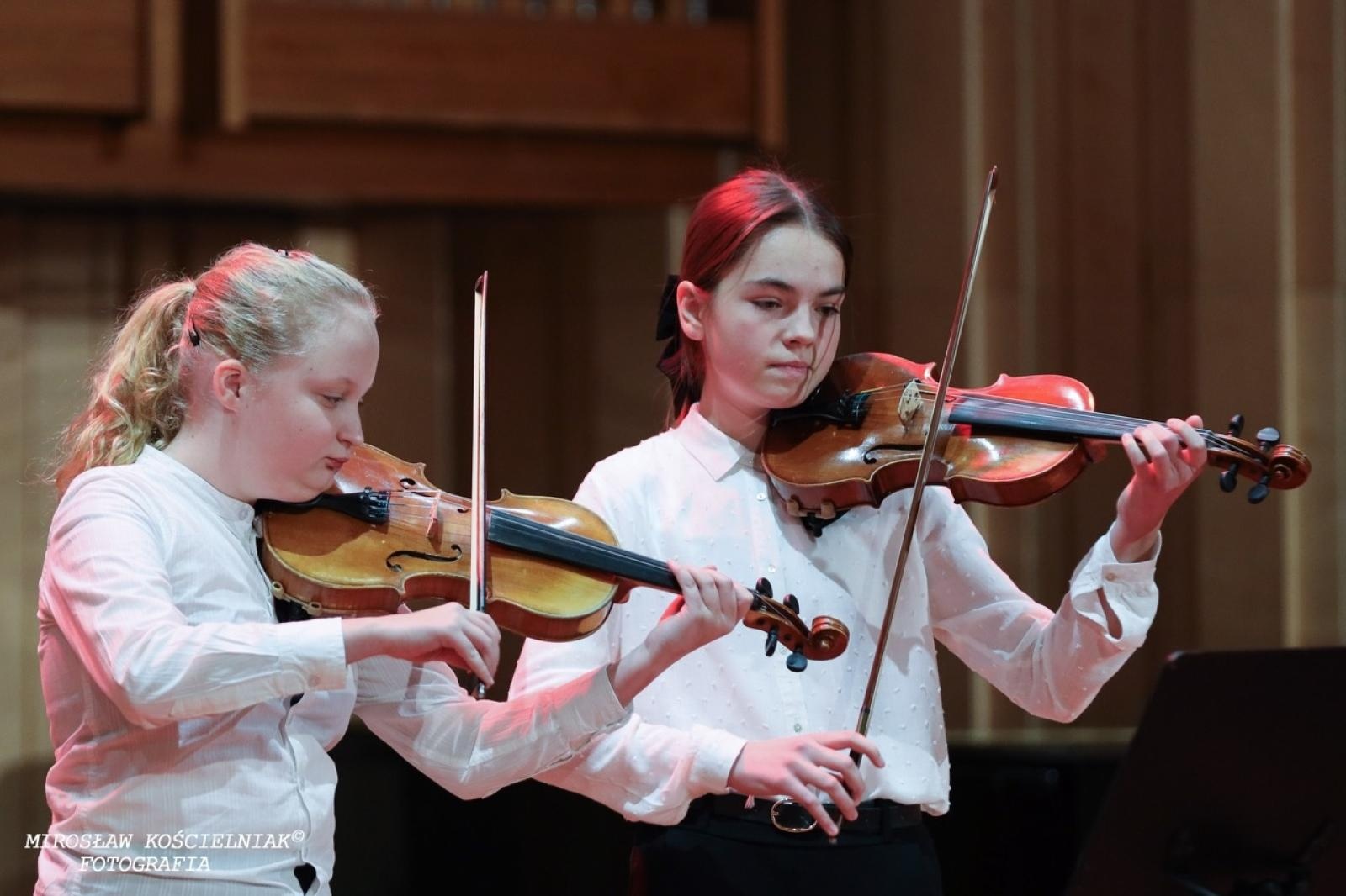 Zdjęcie w galerii na portalu naszraciborz.pl: Polska muzyka w blasku Niepodległości – koncert w raciborskiej Państwowej Szkole Muzycznej wiadomości z regionu