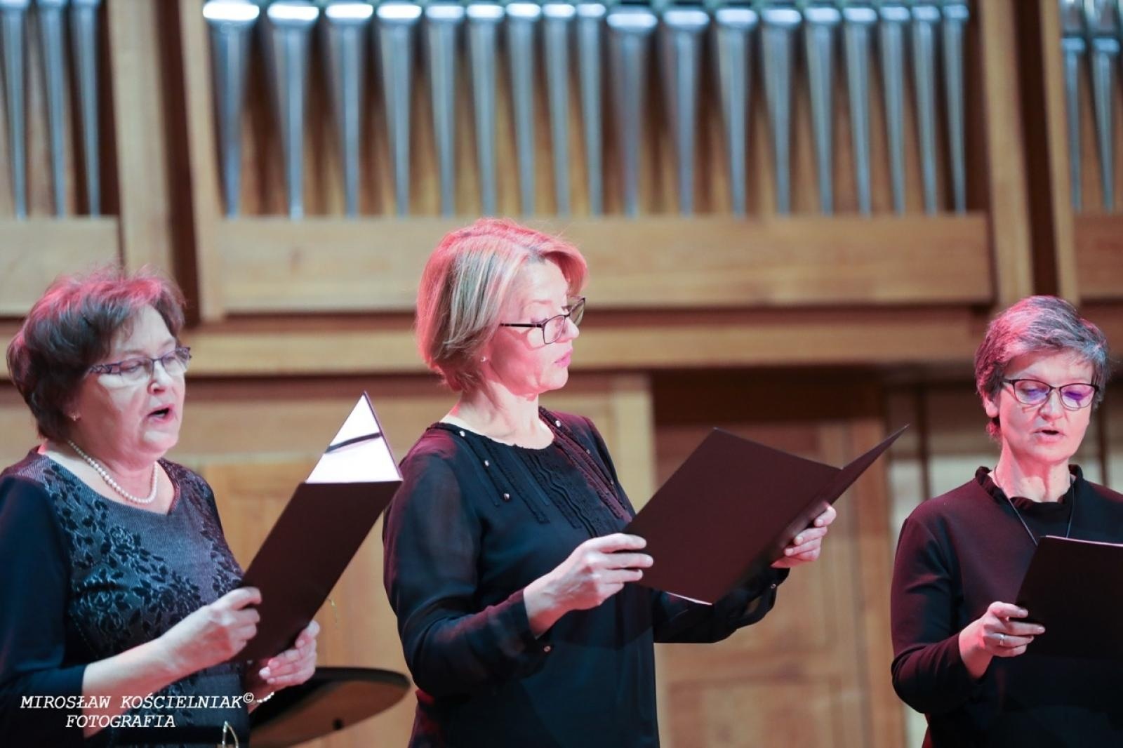 Zdjęcie w galerii na portalu naszraciborz.pl: Polska muzyka w blasku Niepodległości – koncert w raciborskiej Państwowej Szkole Muzycznej wiadomości z regionu