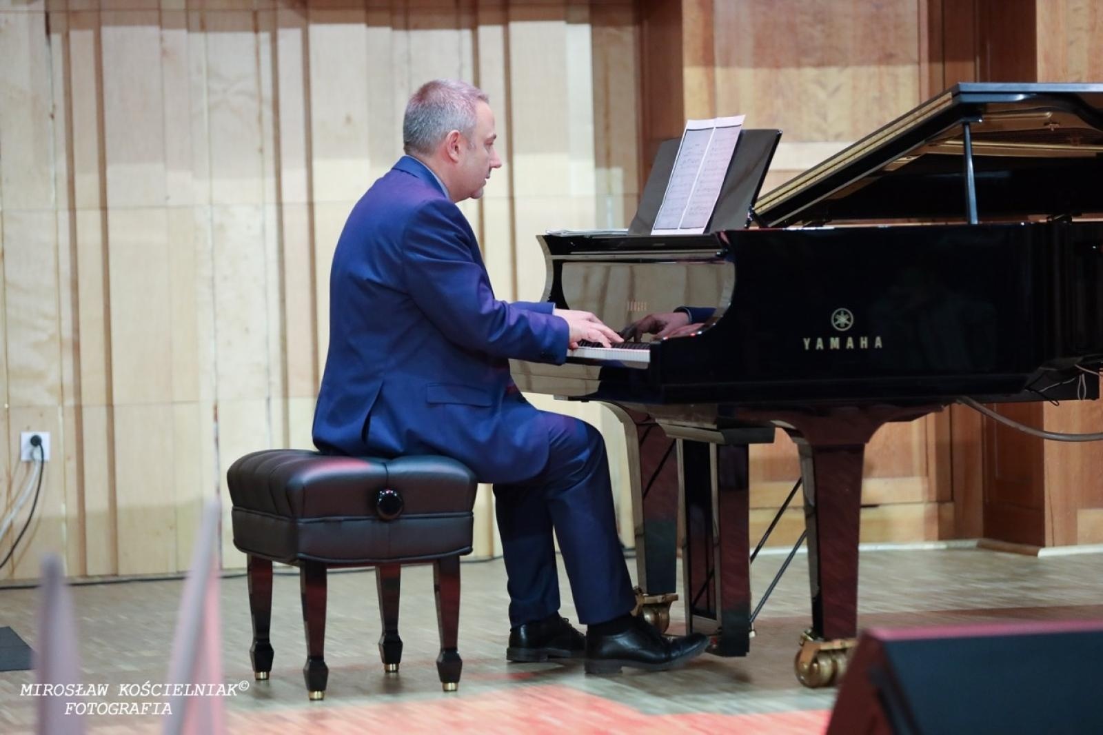 Zdjęcie w galerii na portalu naszraciborz.pl: Polska muzyka w blasku Niepodległości – koncert w raciborskiej Państwowej Szkole Muzycznej wiadomości z regionu