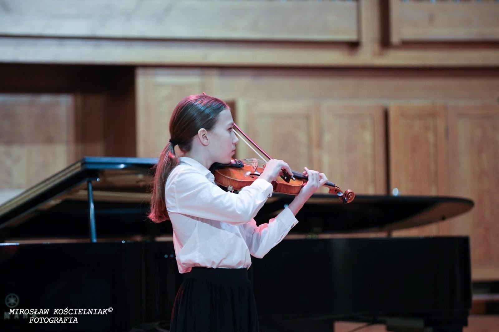 Zdjęcie w galerii na portalu naszraciborz.pl: Polska muzyka w blasku Niepodległości – koncert w raciborskiej Państwowej Szkole Muzycznej wiadomości z regionu
