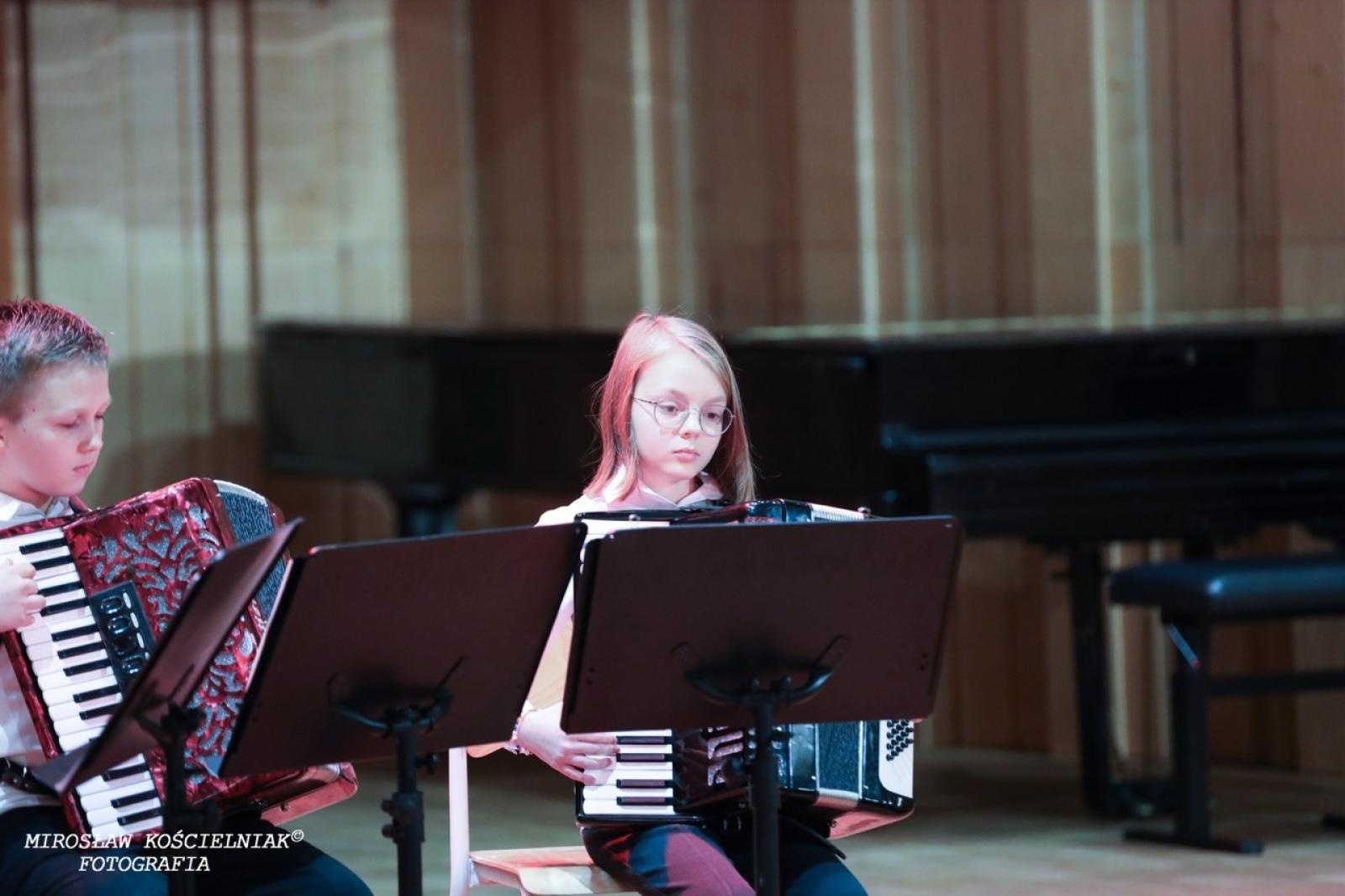 Zdjęcie w galerii na portalu naszraciborz.pl: Polska muzyka w blasku Niepodległości – koncert w raciborskiej Państwowej Szkole Muzycznej wiadomości z regionu