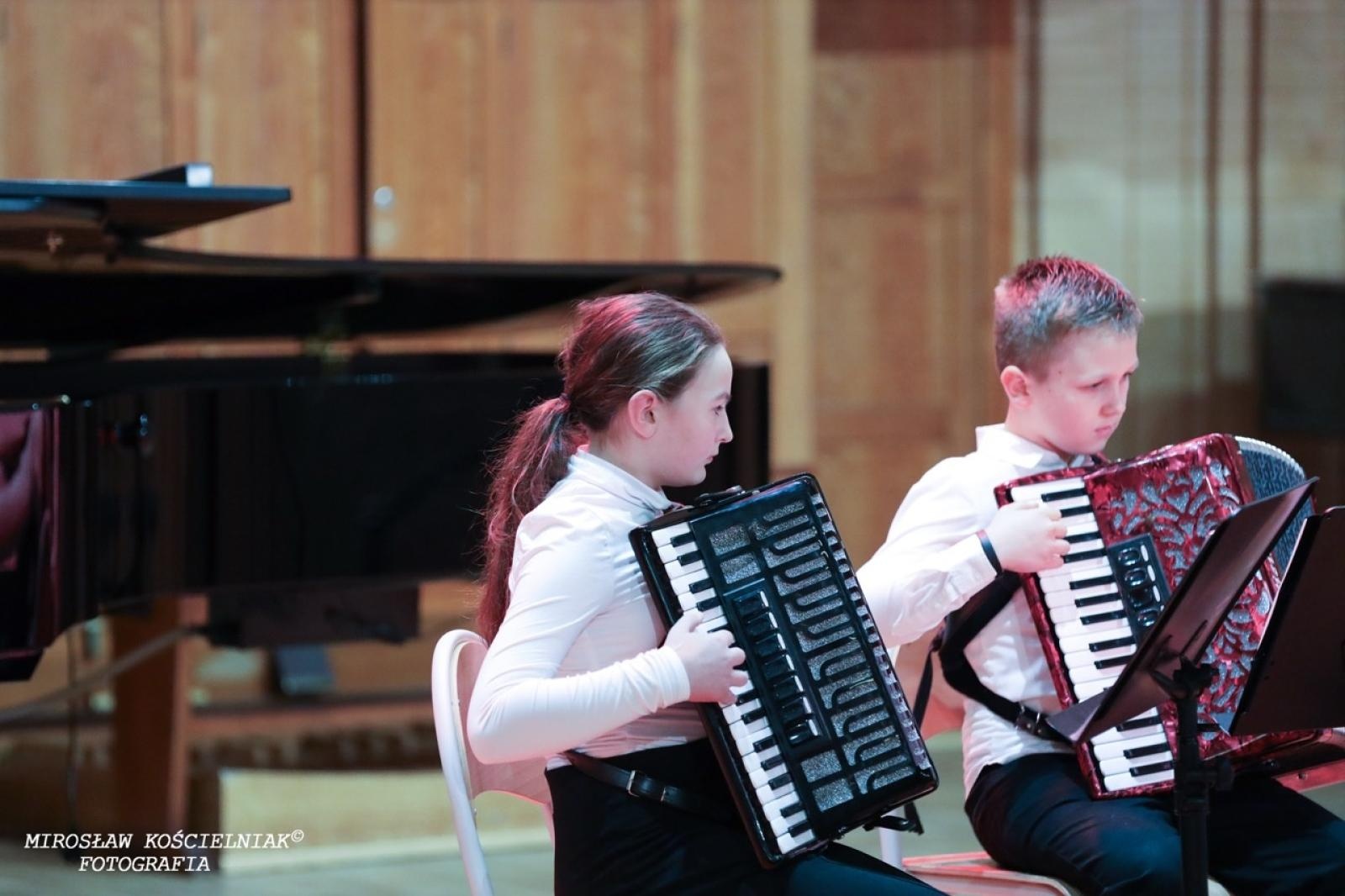 Zdjęcie w galerii na portalu naszraciborz.pl: Polska muzyka w blasku Niepodległości – koncert w raciborskiej Państwowej Szkole Muzycznej wiadomości z regionu