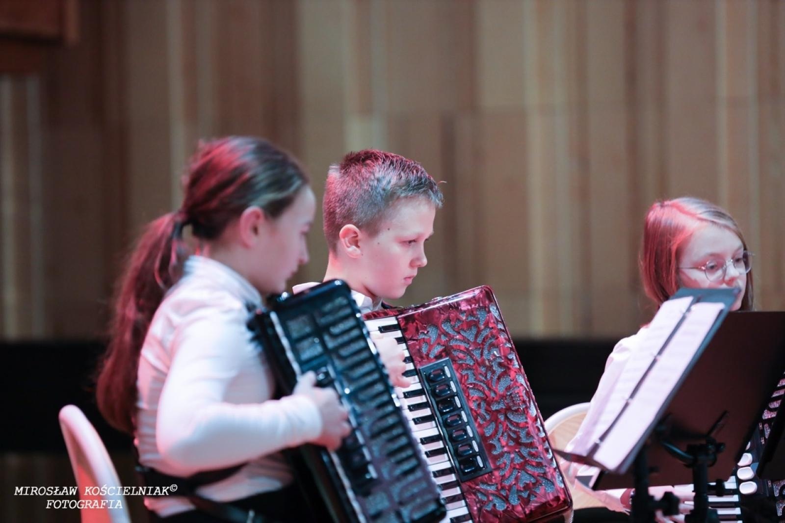 Zdjęcie w galerii na portalu naszraciborz.pl: Polska muzyka w blasku Niepodległości – koncert w raciborskiej Państwowej Szkole Muzycznej wiadomości z regionu