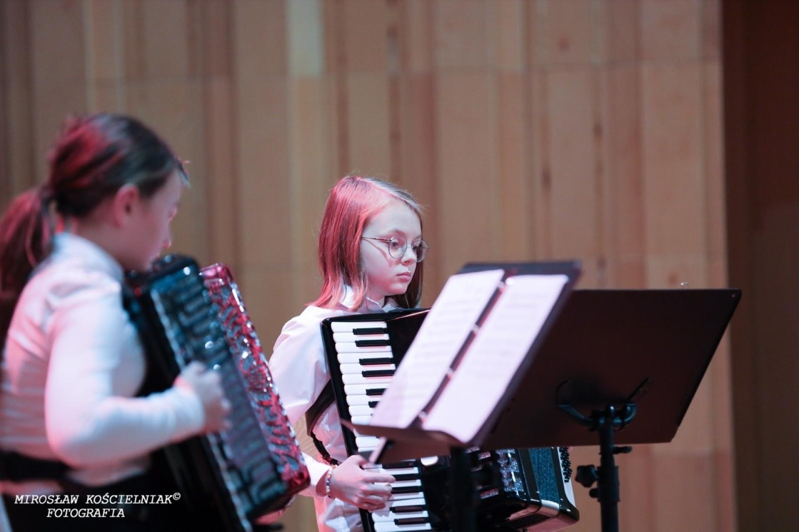 Zdjęcie w galerii na portalu naszraciborz.pl: Polska muzyka w blasku Niepodległości – koncert w raciborskiej Państwowej Szkole Muzycznej wiadomości z regionu