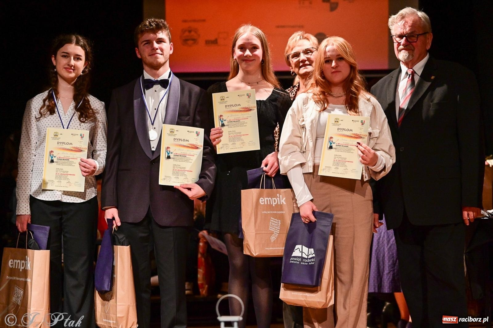 Zdjęcie w galerii na portalu naszraciborz.pl: 23. Konkurs Piosenki Niemieckiej. W MDK-u wręczono nagrody [FOTO i WIDEO] wiadomości z regionu