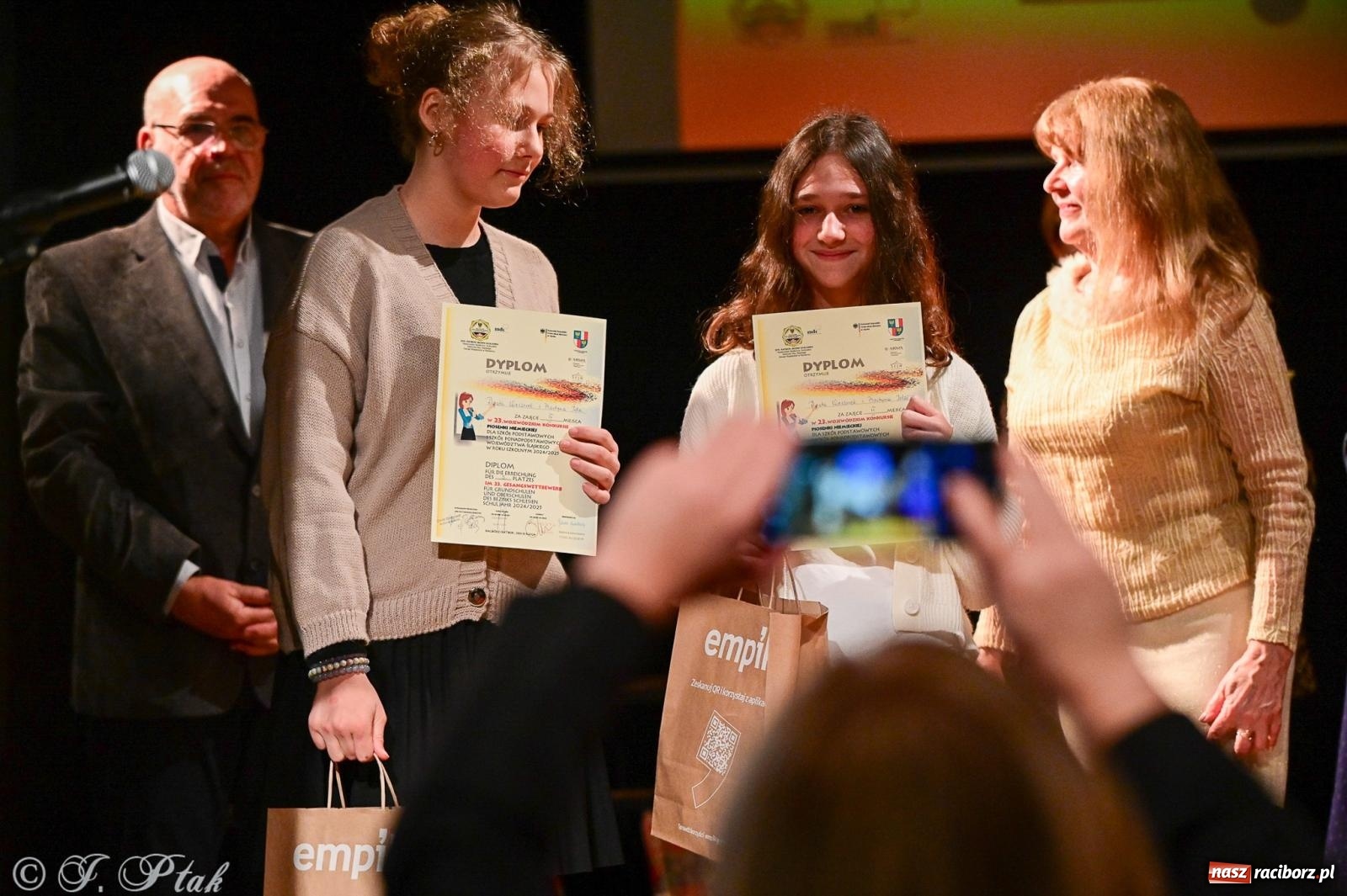 Zdjęcie w galerii na portalu naszraciborz.pl: 23. Konkurs Piosenki Niemieckiej. W MDK-u wręczono nagrody [FOTO i WIDEO] wiadomości z regionu