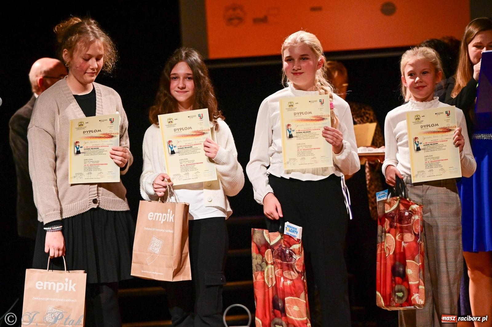 Zdjęcie w galerii na portalu naszraciborz.pl: 23. Konkurs Piosenki Niemieckiej. W MDK-u wręczono nagrody [FOTO i WIDEO] wiadomości z regionu
