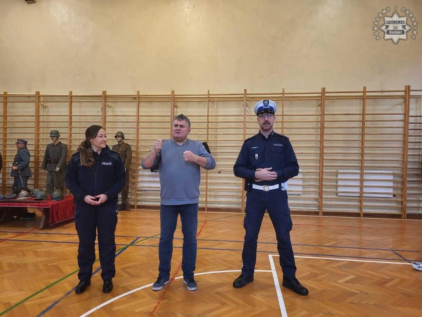 Zdjęcie w galerii na portalu naszraciborz.pl: Dzień Bezpieczeństwa. Projekt dla słabosłyszących i niesłyszących wiadomości z regionu