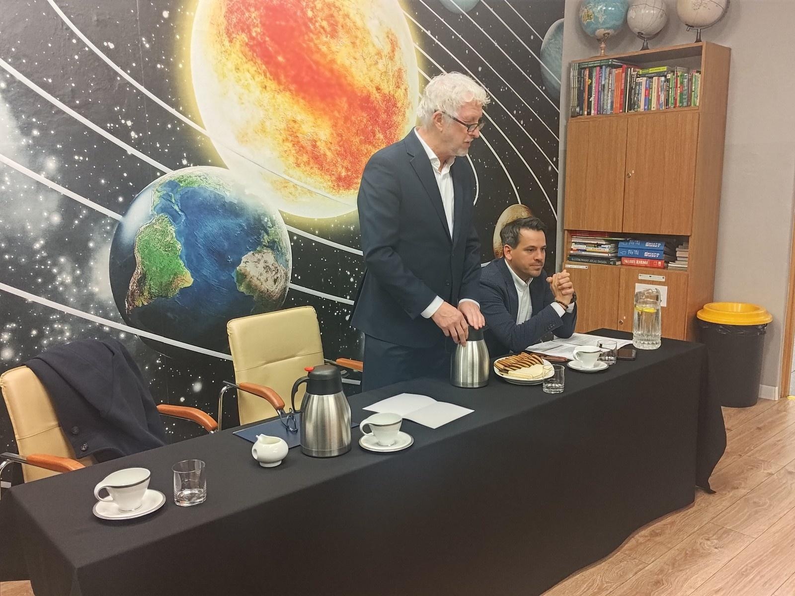 Zdjęcie w galerii na portalu naszraciborz.pl: Zielone płuca, drogi i zalewane posesje. Prezydent dowiedział się, co trapi mieszkańców Ostroga wiadomości z regionu