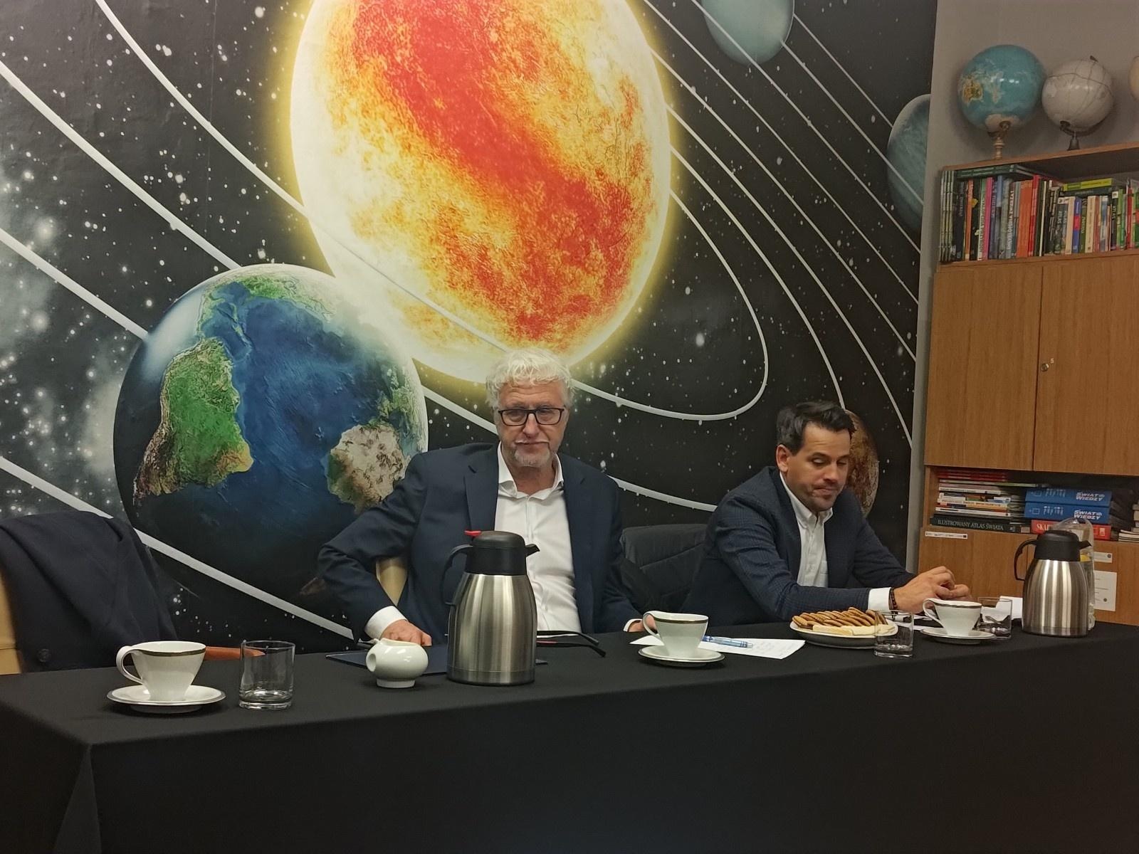 Zdjęcie w galerii na portalu naszraciborz.pl: Zielone płuca, drogi i zalewane posesje. Prezydent dowiedział się, co trapi mieszkańców Ostroga wiadomości z regionu