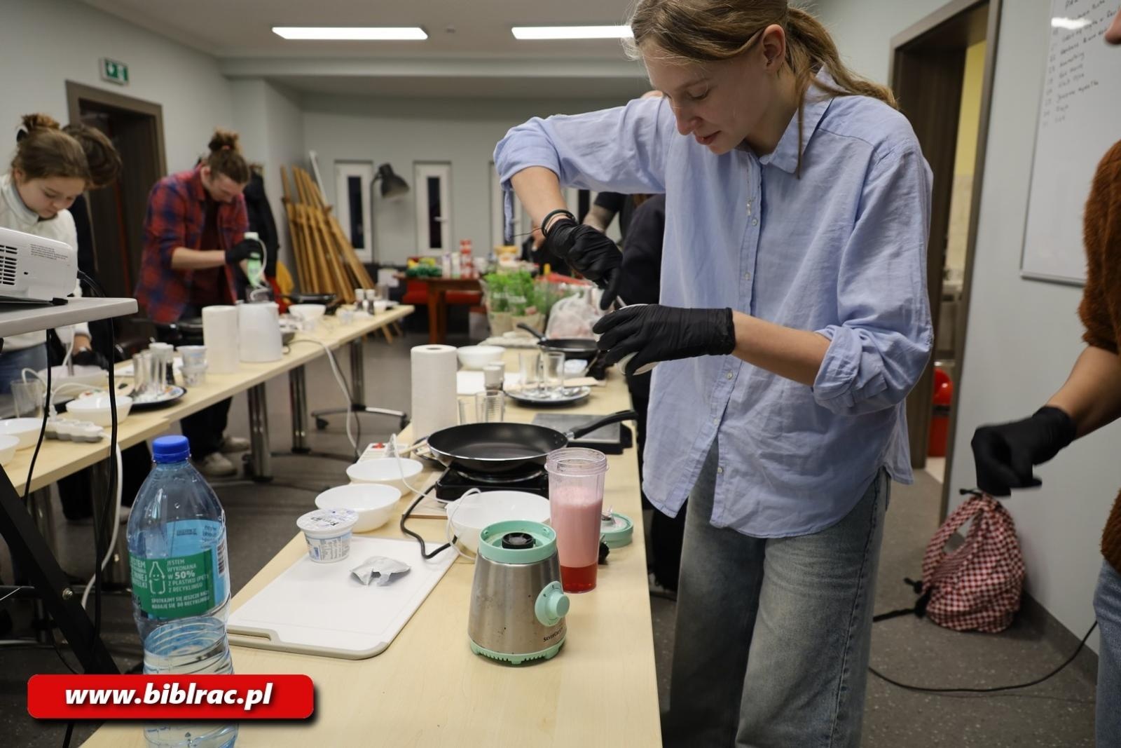 Zdjęcie w galerii na portalu naszraciborz.pl: Kuchnia Młodych w raciborskiej bibliotece wiadomości z regionu