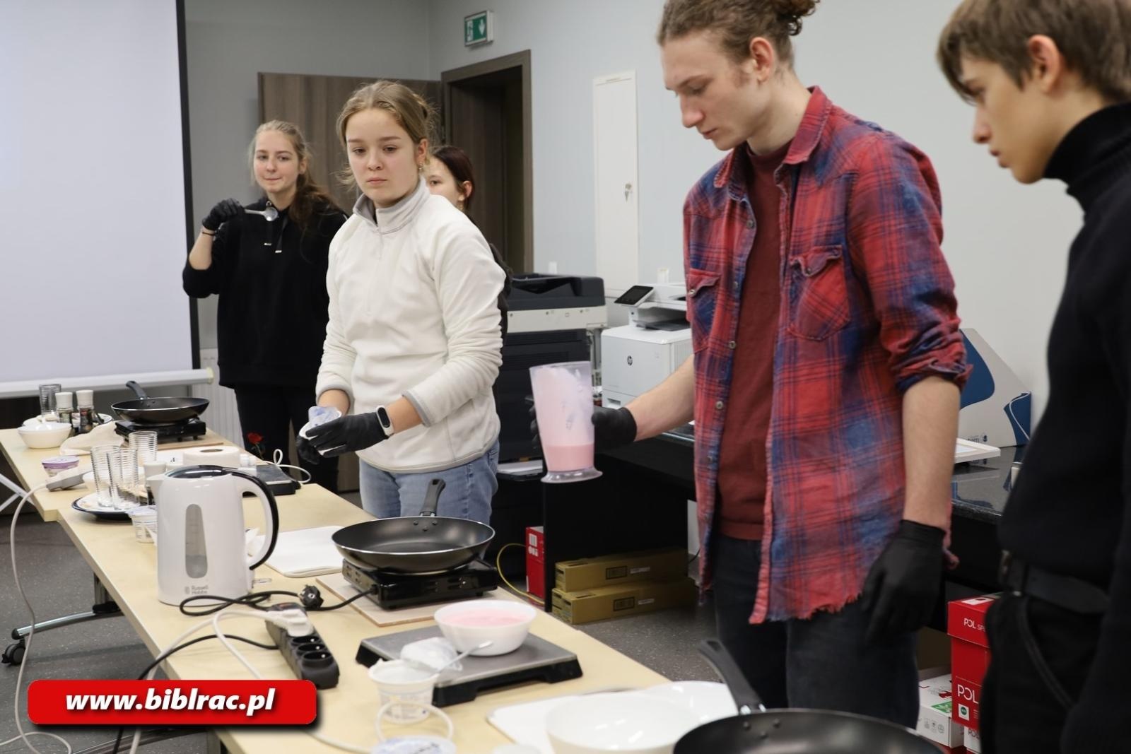 Zdjęcie w galerii na portalu naszraciborz.pl: Kuchnia Młodych w raciborskiej bibliotece wiadomości z regionu