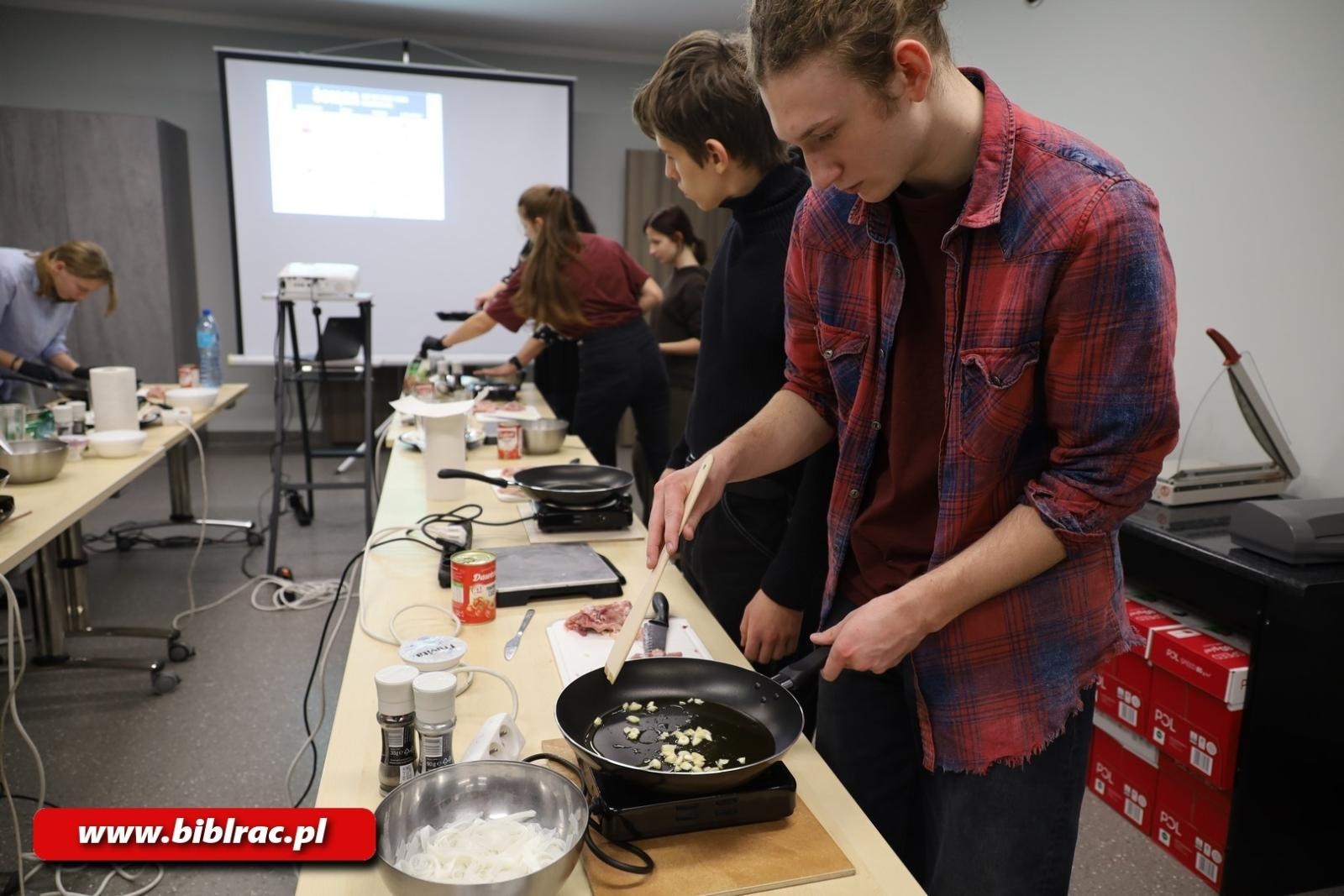Zdjęcie w galerii na portalu naszraciborz.pl: Kuchnia Młodych w raciborskiej bibliotece wiadomości z regionu