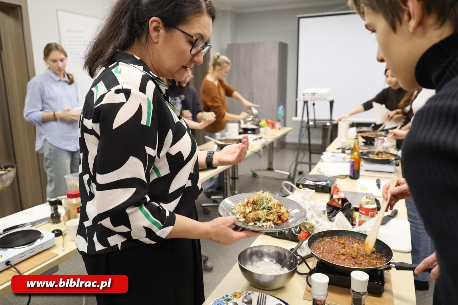 Zdjęcie w galerii na portalu naszraciborz.pl: Kuchnia Młodych w raciborskiej bibliotece wiadomości z regionu
